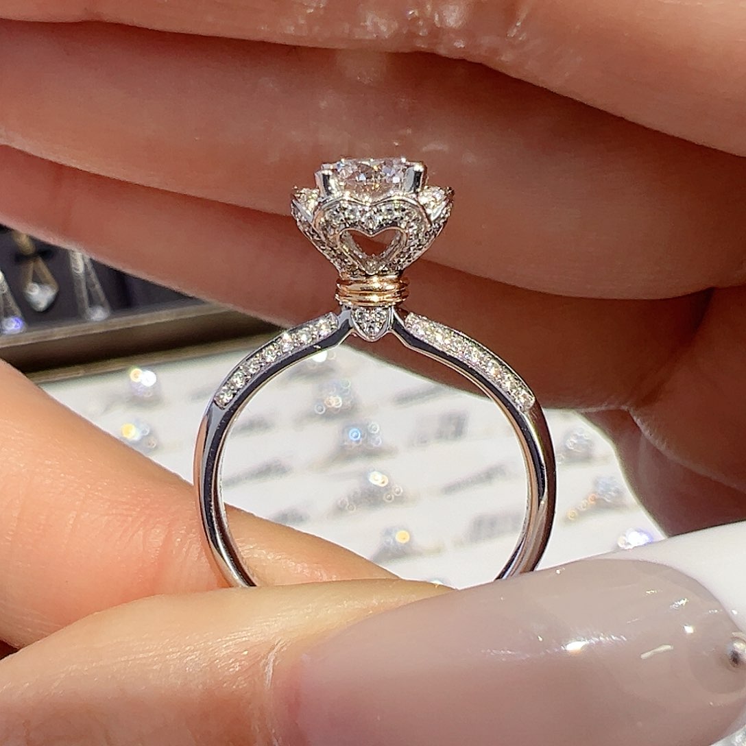 实验室培育钻石18K金镶嵌0.55ct 12圈