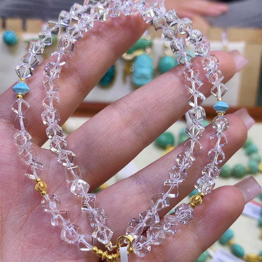 项链18K金镶嵌水晶项链