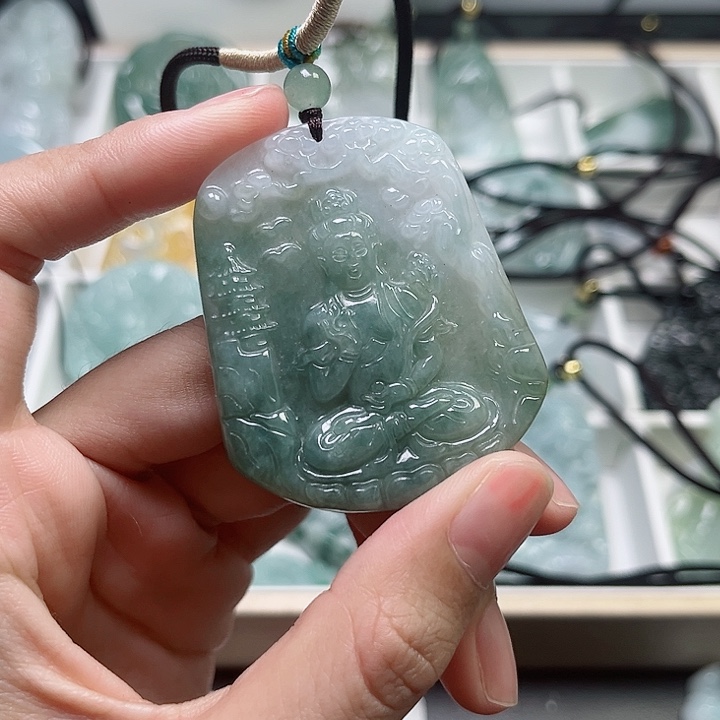 翡翠颈饰未镶嵌翡翠