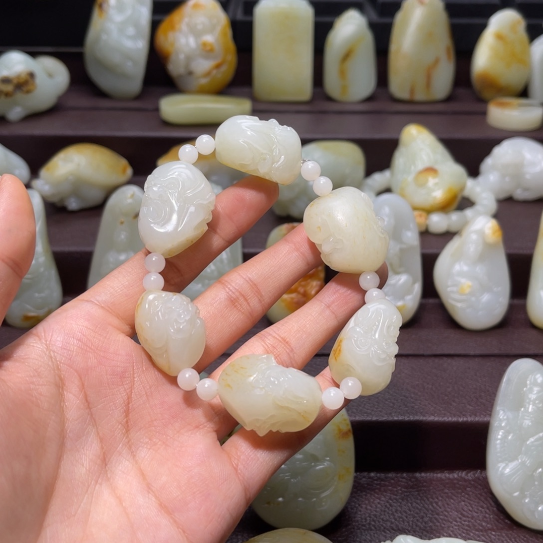 辉***煌和田玉未镶嵌手链