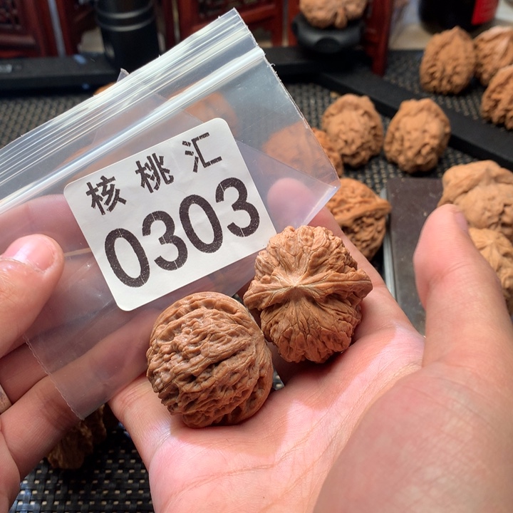 文玩核桃吊坠黑马