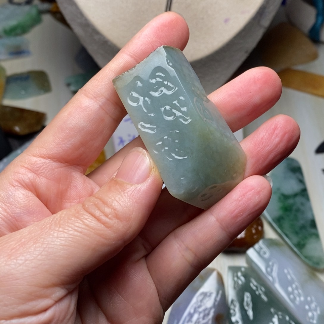 翡翠颈饰未镶嵌天然