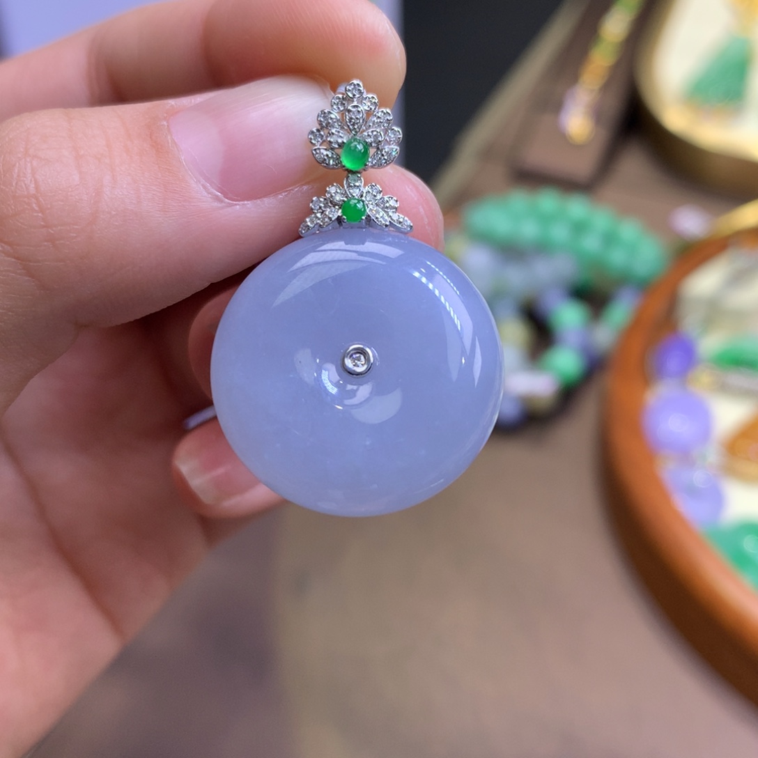 翡翠18K金镶嵌颈饰翡翠