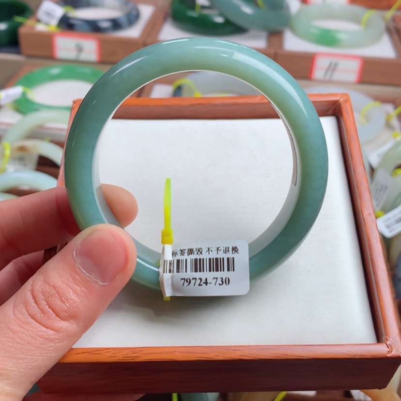 【闪购商品】和田玉手镯未镶嵌可*55