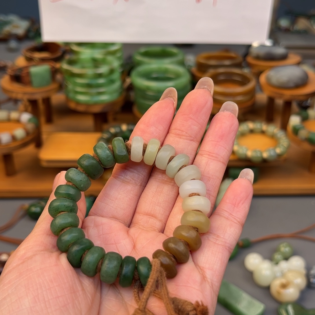 遗***火和田玉（糖玉）未镶嵌颈饰