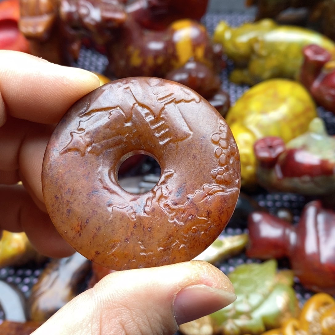 蛇纹石玉颈饰未镶嵌