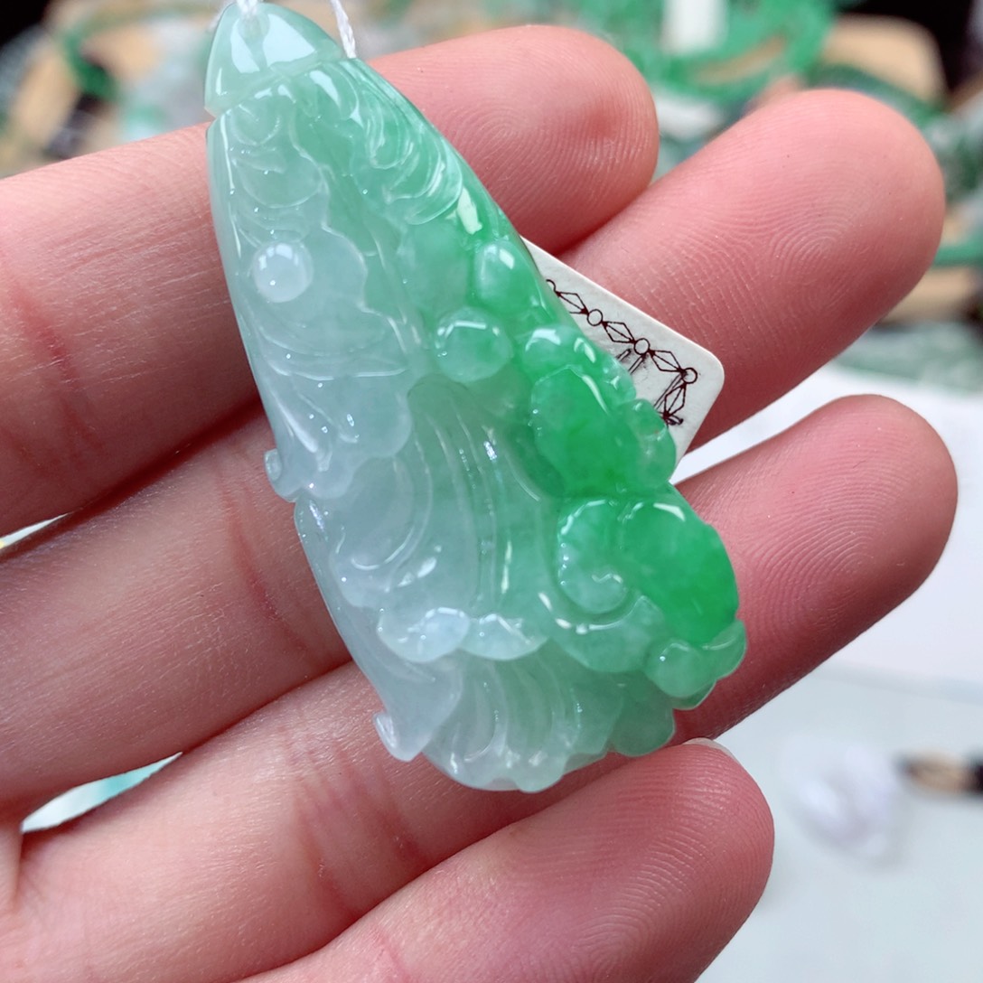 翡翠颈饰未镶嵌翡翠吊坠