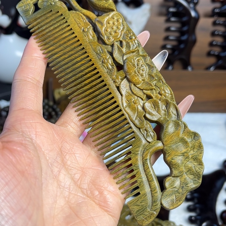 绿檀木加长雕花梳