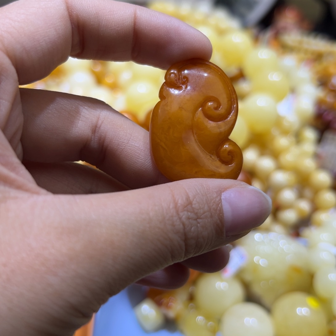 琥珀珠宝奇石未镶嵌