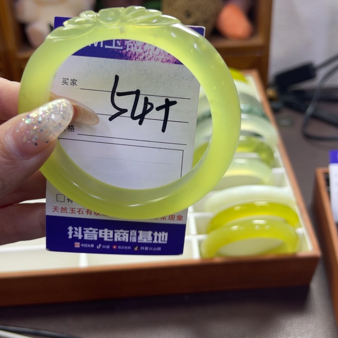 蛇纹石玉未镶嵌手镯200瑕疵