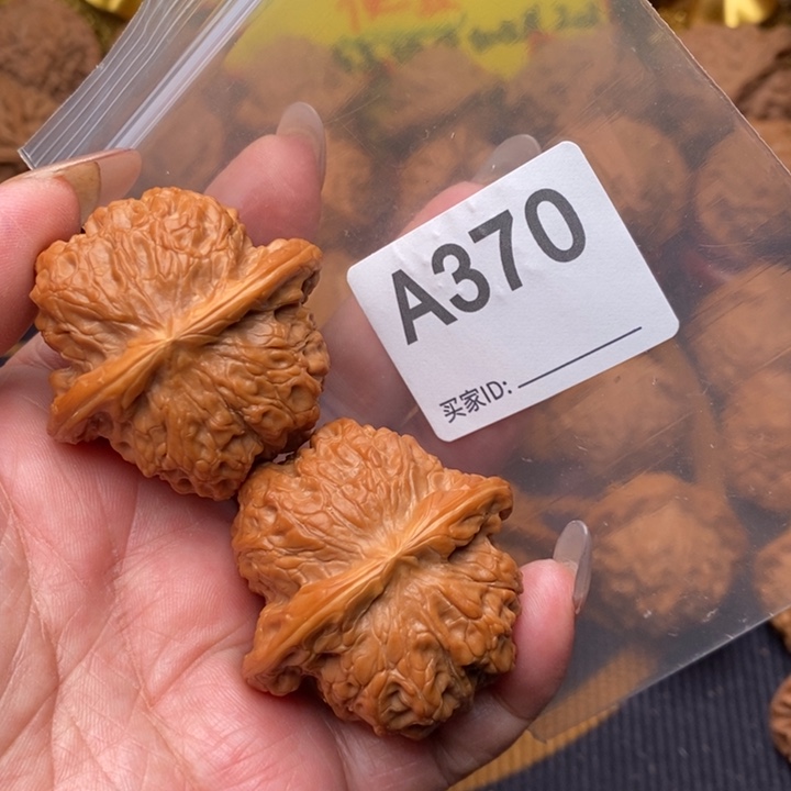 把件核桃血麒麟44尺370号