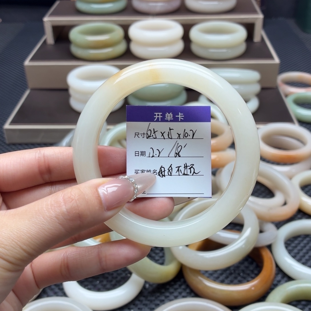 好***百石英岩玉未镶嵌手镯