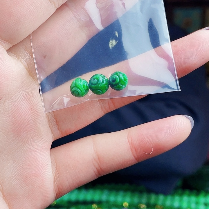 翡翠未镶嵌颈饰多样性