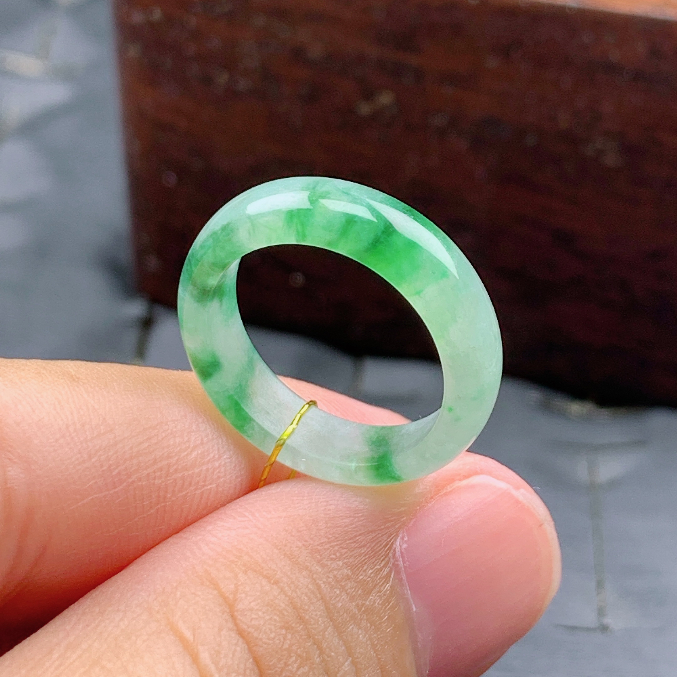 9号缅甸天然A货翡翠 T848 内径15.5/4.8/2.5mm 飘绿戒指