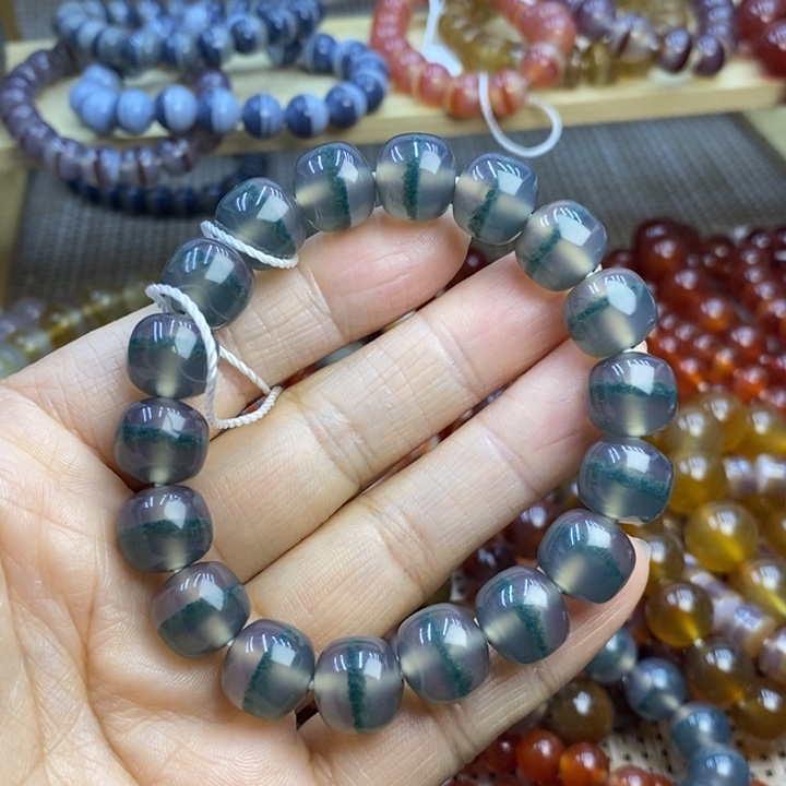 阳****玛瑙/玉髓未镶嵌手链