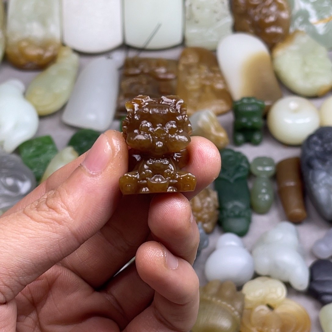 崔***泡和田玉未镶嵌颈饰