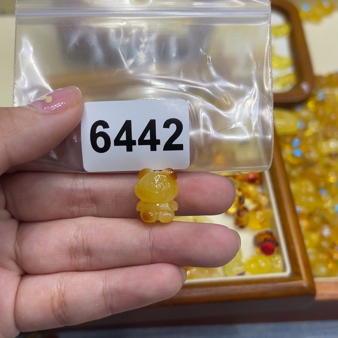 琥珀珠宝奇石未镶嵌