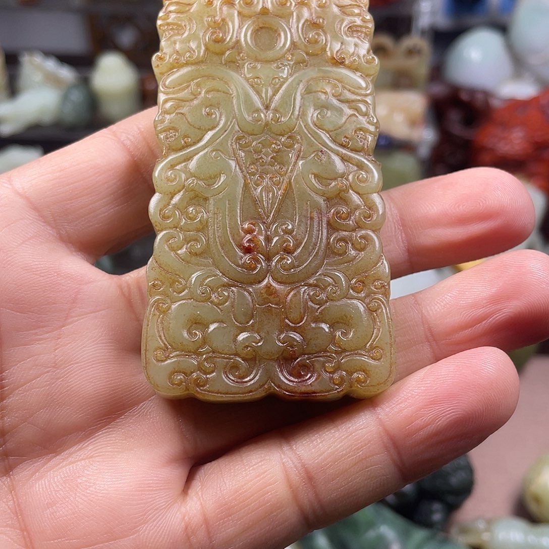 兴***姐和田玉（糖玉）未镶嵌颈饰