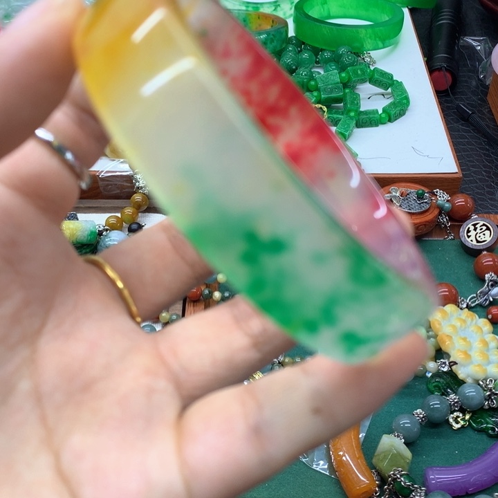 颈饰未镶嵌翡翠吊坠