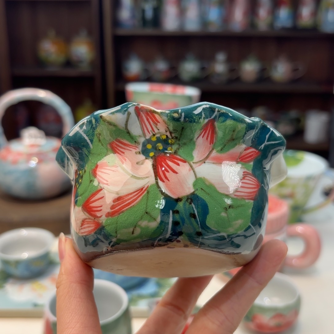 瓷片兔兔好可爱呀打一