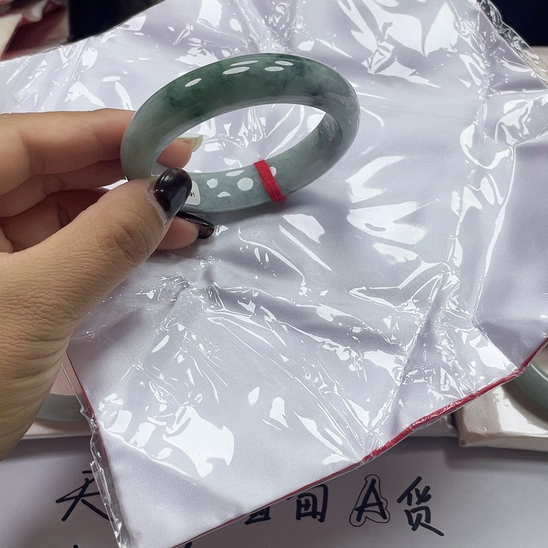 未镶嵌手镯翡翠丽丽