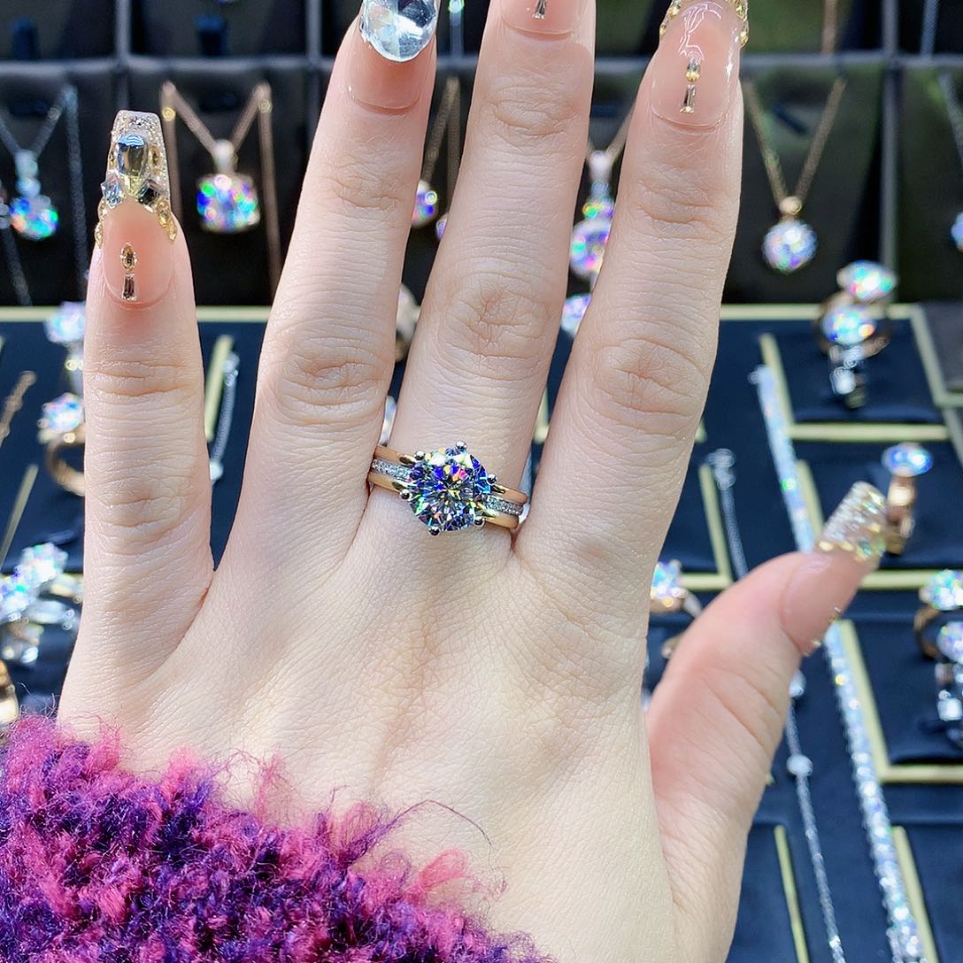 合成碳硅石（莫桑石）戒指/指环18K金镶嵌嘉*宝