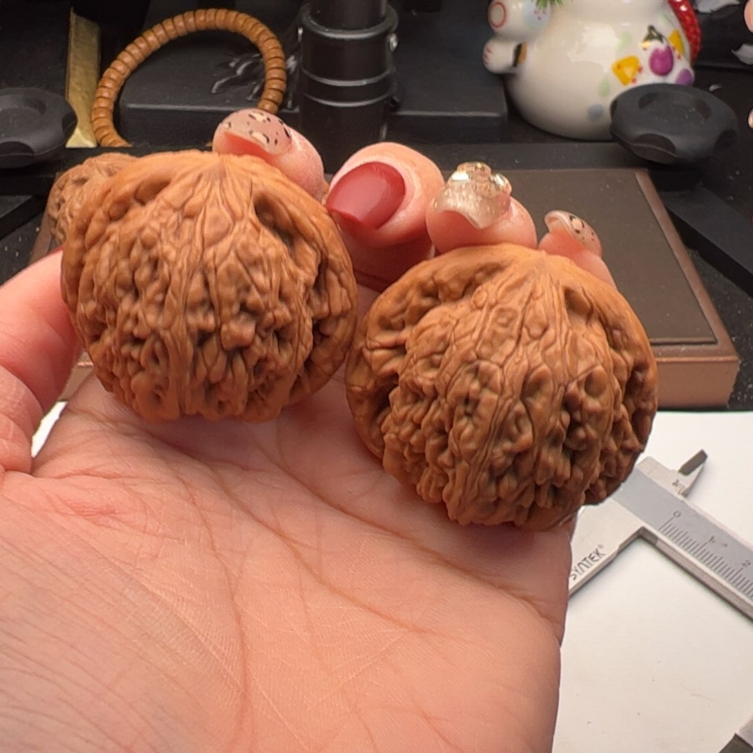 文玩核桃吊坠滢虎头王42