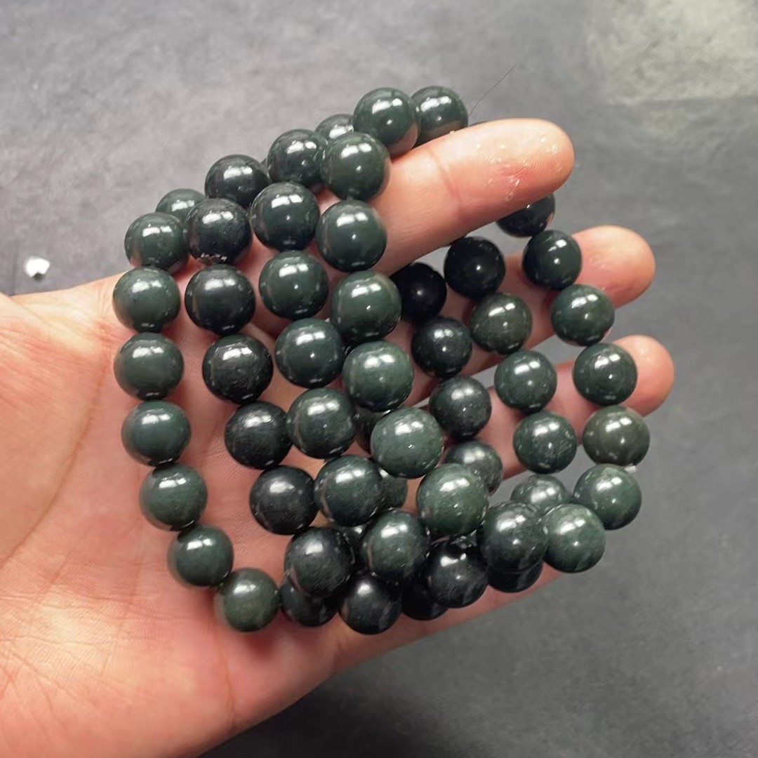 和田玉黑油青卡12油润细腻 多样性（拍一发一）