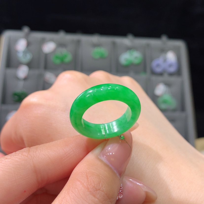 【闪购商品】翡翠戒指未镶嵌15号满冰阳绿