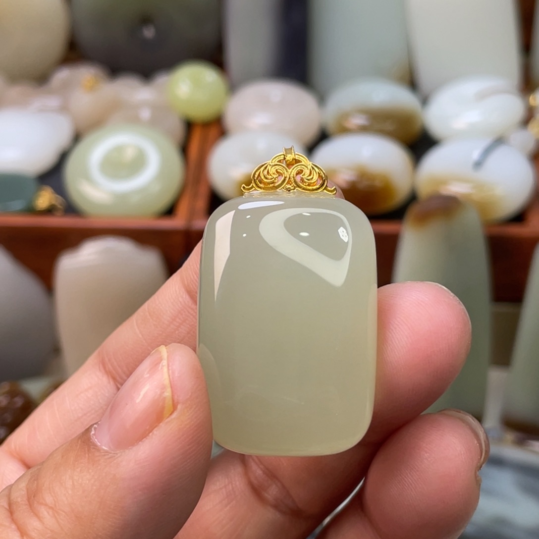 和田玉颈饰18K金镶嵌