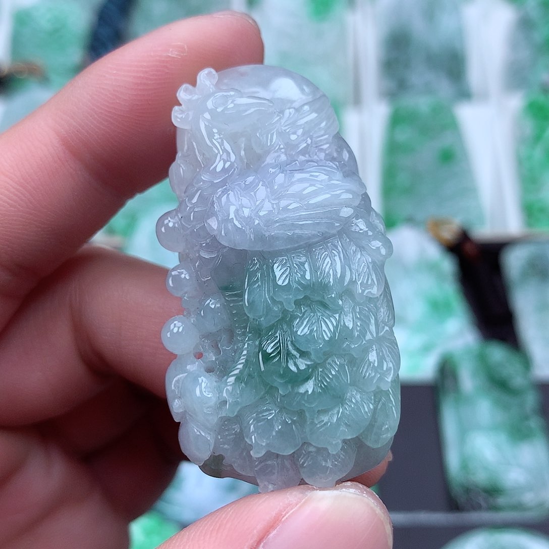 翡翠颈饰未镶嵌翡翠吊坠