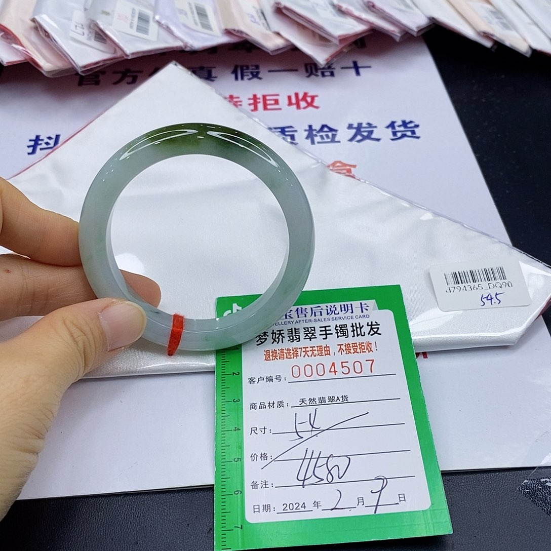 翡翠手镯未镶嵌翡翠手镯