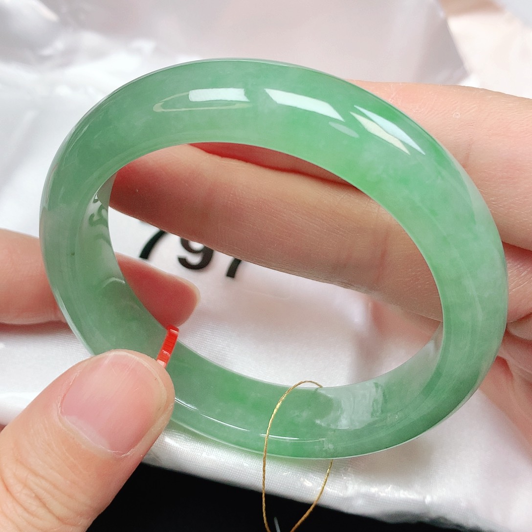 翡翠手镯未镶嵌抖音797