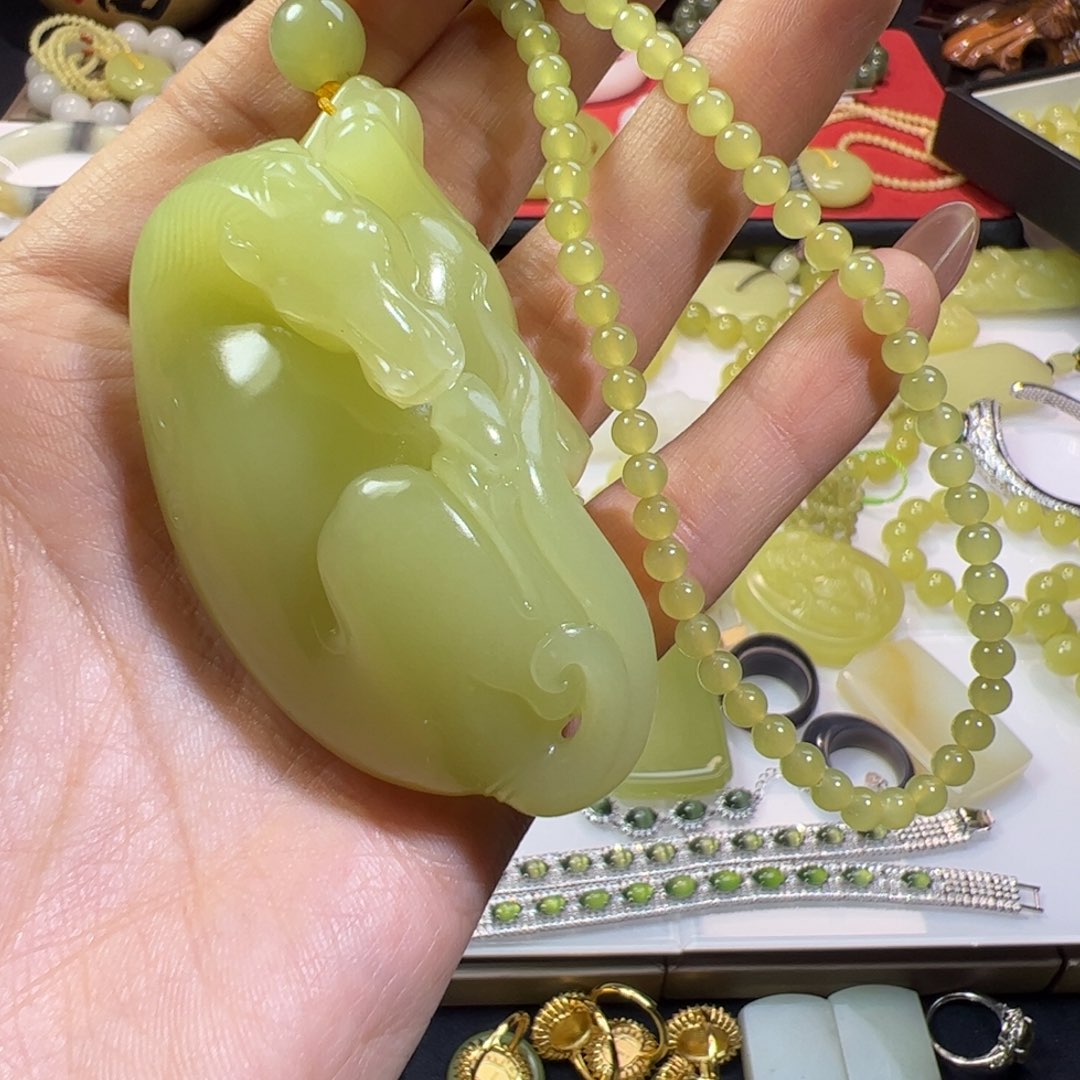 和田玉未镶嵌颈饰