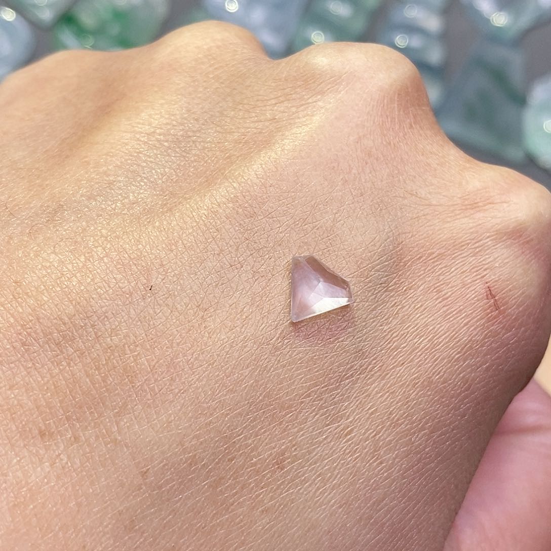 翡翠颈饰未镶嵌甜****）翡翠