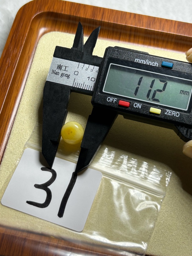 俄罗斯蜜蜡老型珠子11mm（带瑕）