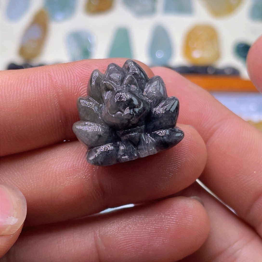 定制翡翠未镶嵌九尾狐