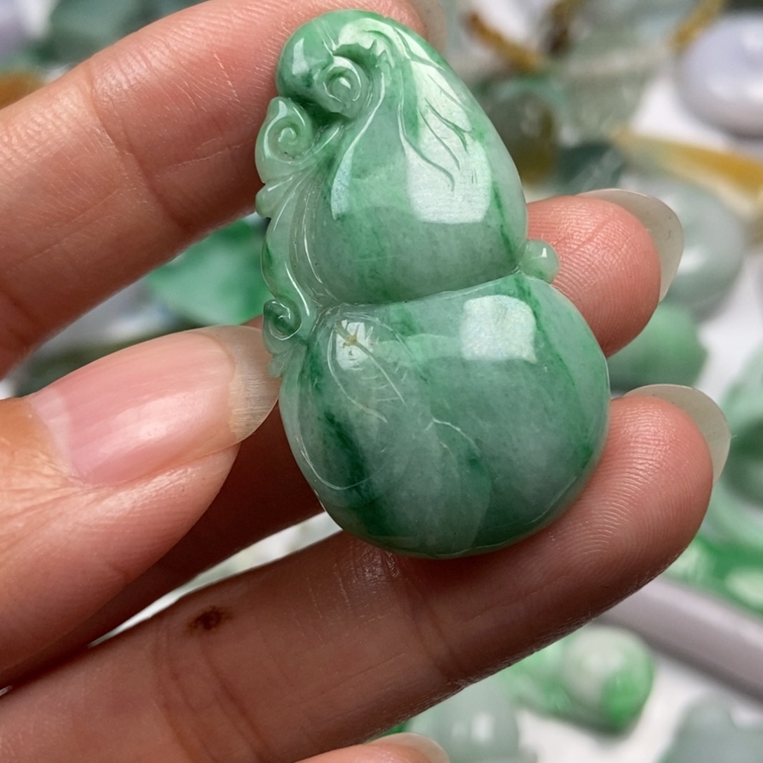 惜****翡翠未镶嵌颈饰翡翠