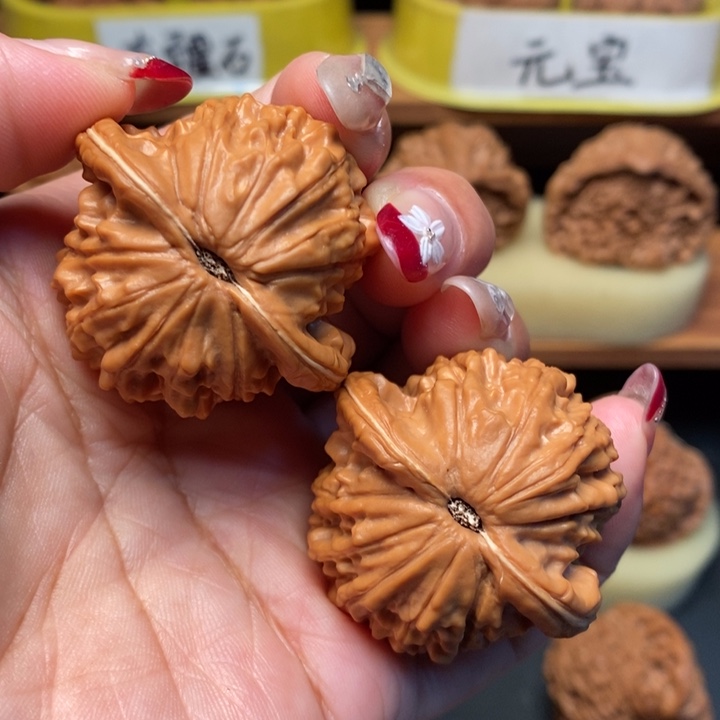 大***队文玩核桃吊坠40全品大红袍