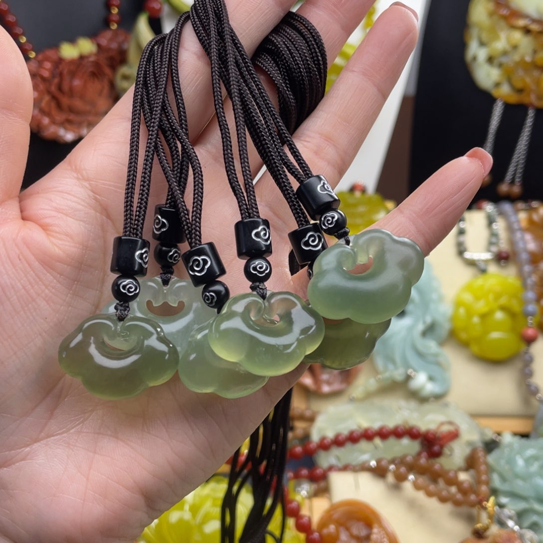 未镶嵌蛇纹石玉颈饰