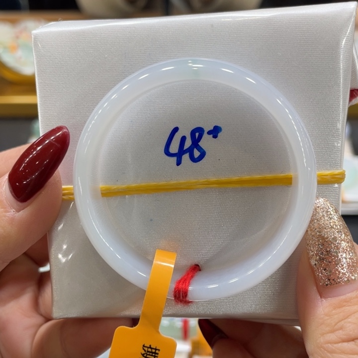 翡翠手镯未镶嵌翡翠