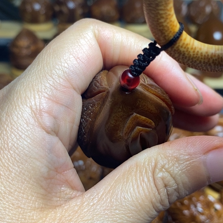 【闪购商品】香榧木橄榄核雕刻玉化三面