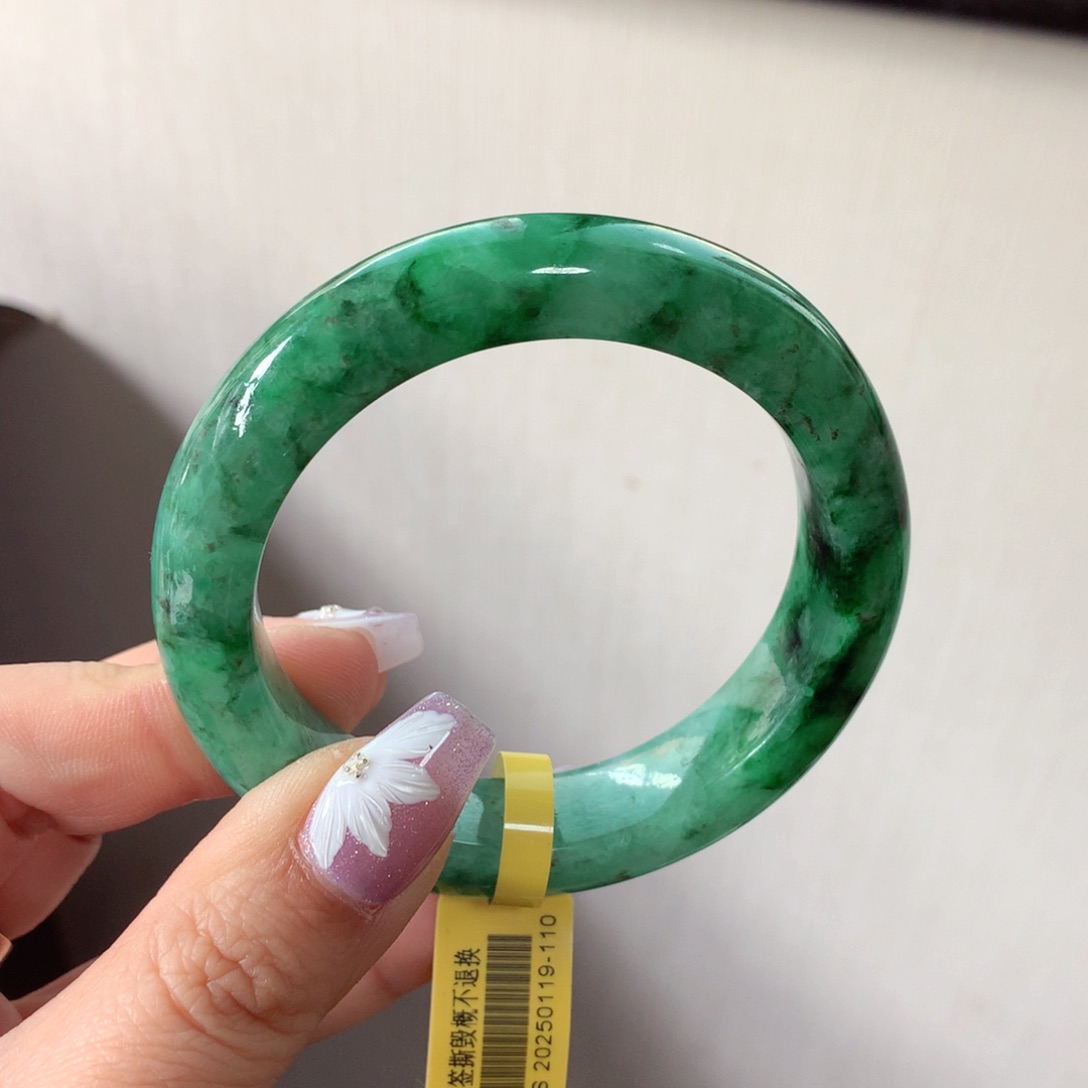 翡翠手镯未镶嵌缅甸
