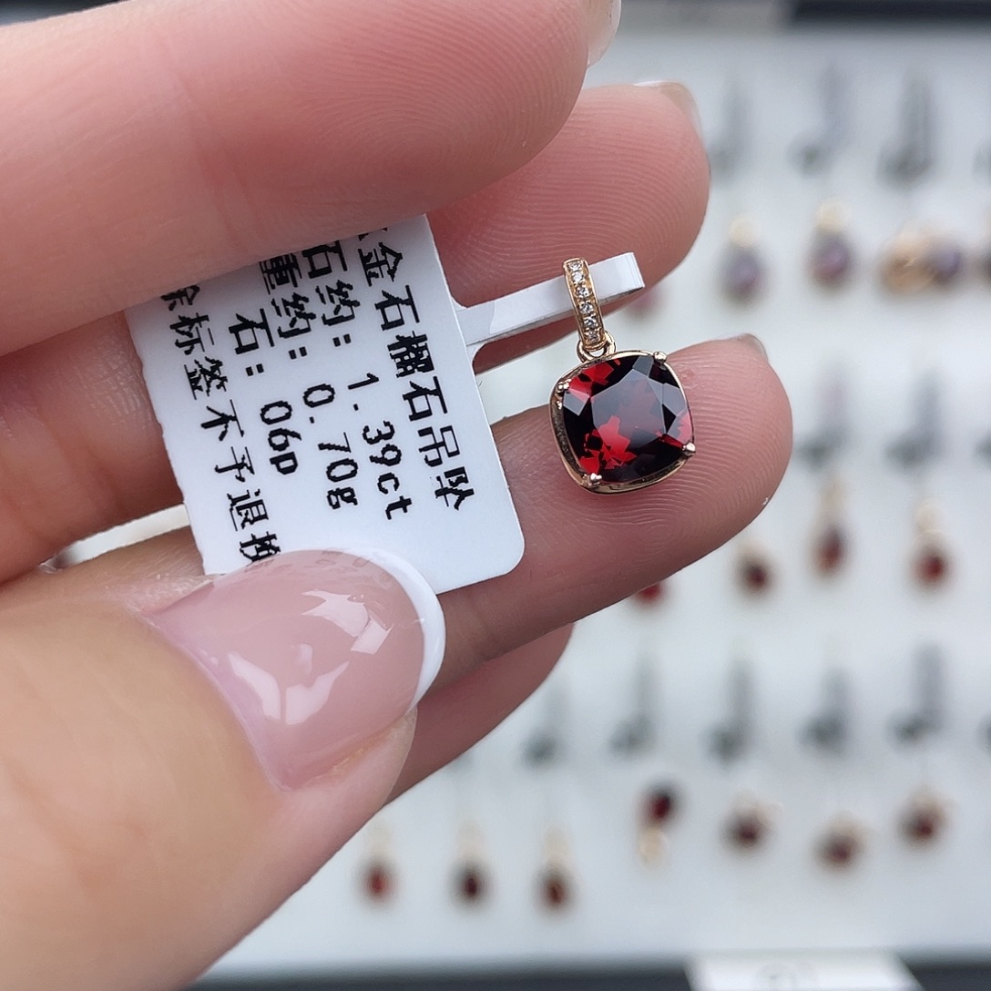 18K金镶嵌吊坠(不含链)石榴石