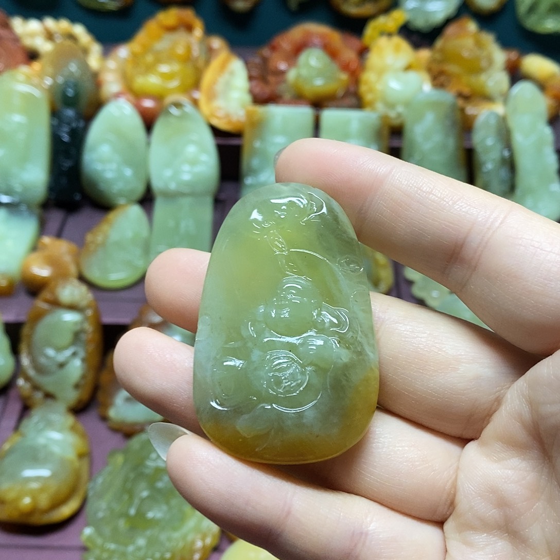 岫玉未镶嵌吊坠(赠链)