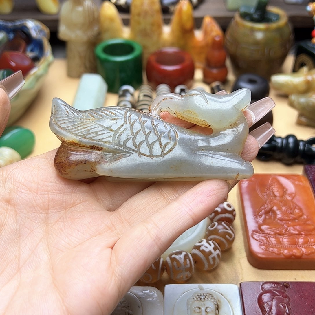 蛇纹石玉未镶嵌颈饰