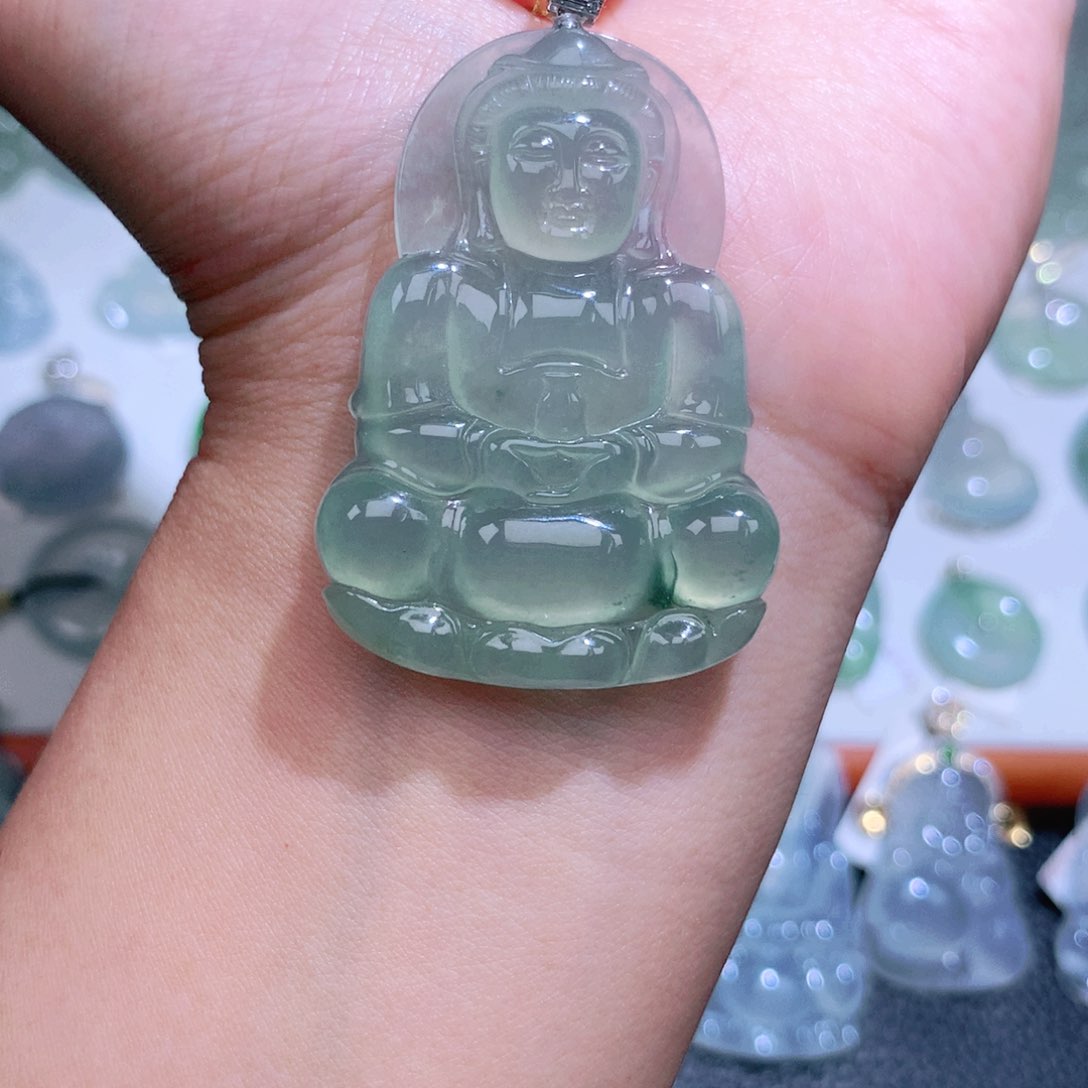 翡翠18K金镶嵌颈饰观音