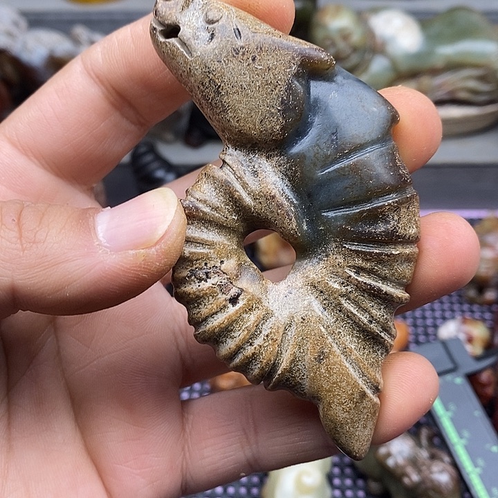 未镶嵌蛇纹石玉颈饰