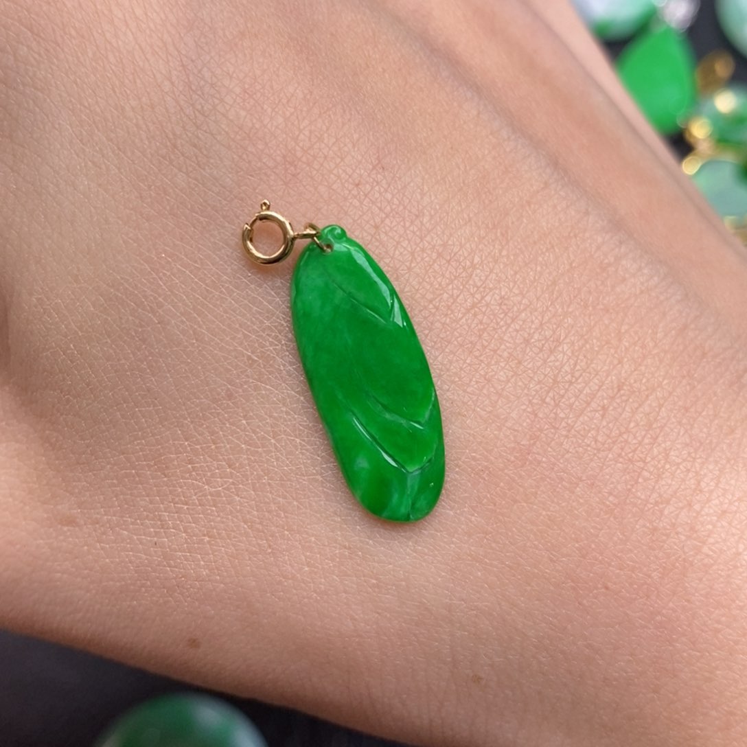 翡翠颈饰18K金镶嵌翡翠