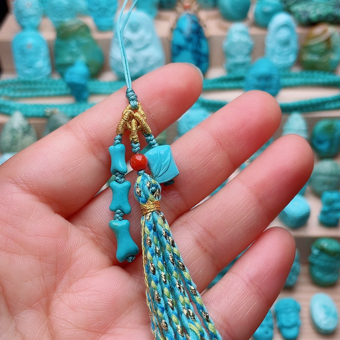 绿松石未镶嵌颈饰